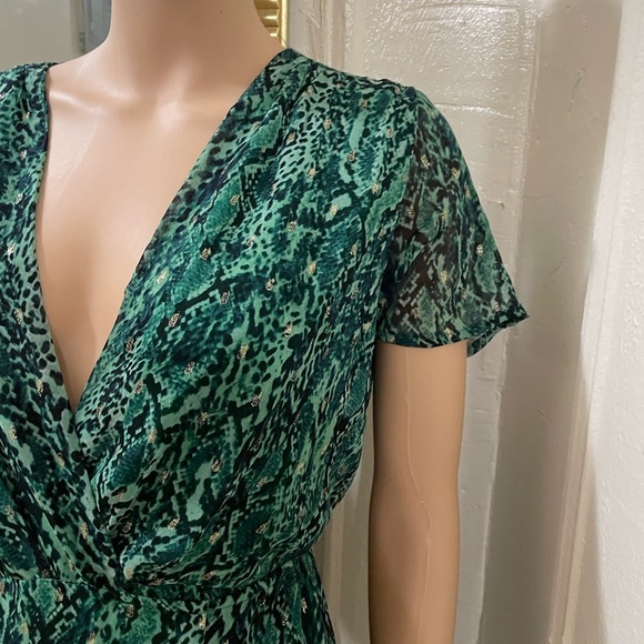 Goa Elegant Green Wrap Dress - Picture 7 of 13